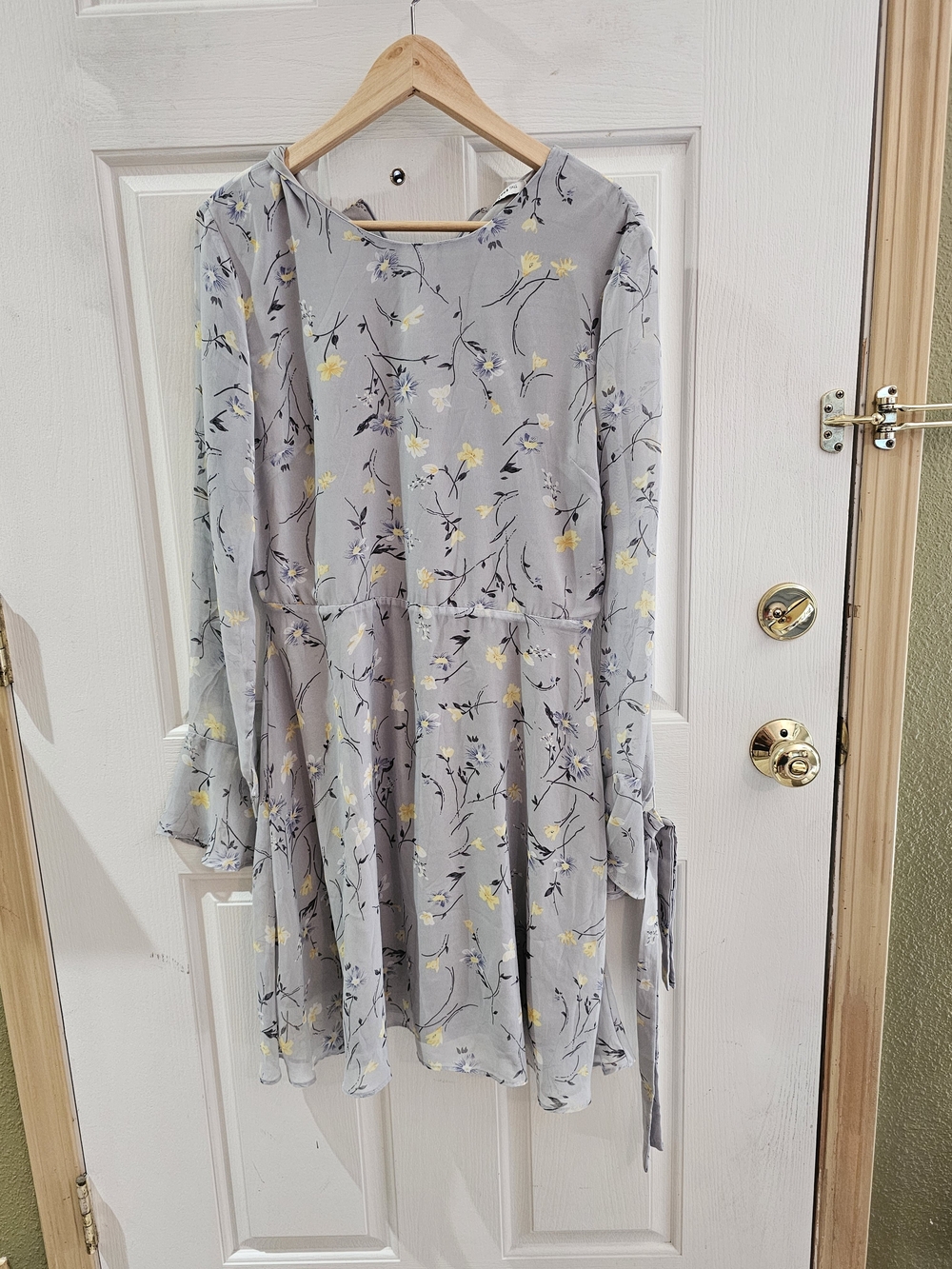 Glamorous Light Gray Floral Long-Sleeve Skater Dress with Yellow Accents